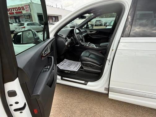 White 2019 Audi Q7 45 Premium Plus