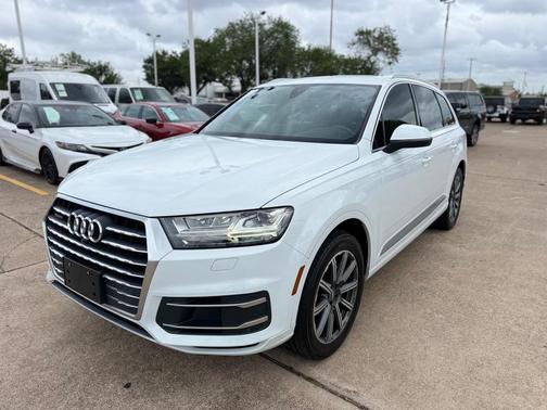 White 2019 Audi Q7 45 Premium Plus
