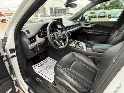 White 2019 Audi Q7 45 Premium Plus