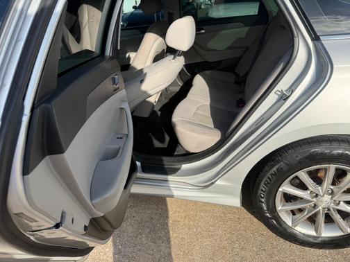 2018 Hyundai SONATA SE