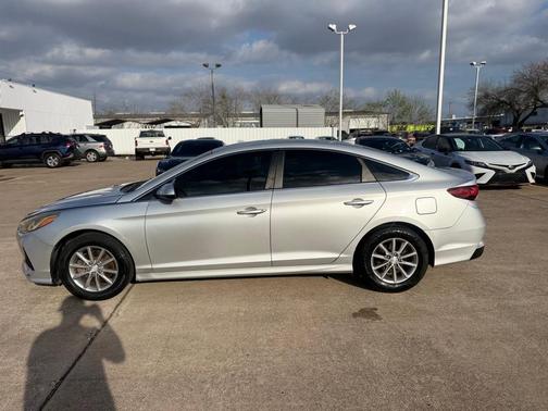 2018 Hyundai SONATA SE