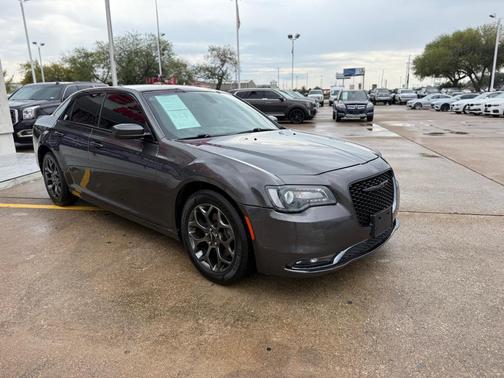 2018 Chrysler 300 S