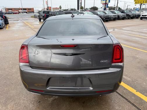 2018 Chrysler 300 S
