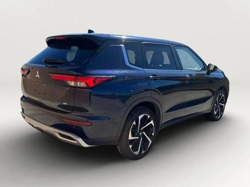 White Diamond/Black Roof 2024 Mitsubishi Outlander SP