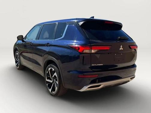 White Diamond/Black Roof 2024 Mitsubishi Outlander SP