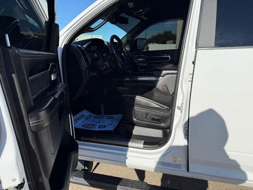 2021 RAM 3500 Laramie Crew Cab 4x4 8' Box