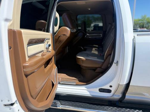 2020 RAM 2500 Laramie Crew Cab 4x4 6'4' Box