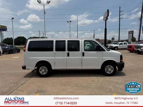 Summit White 2017 Chevrolet Express 2500 LT