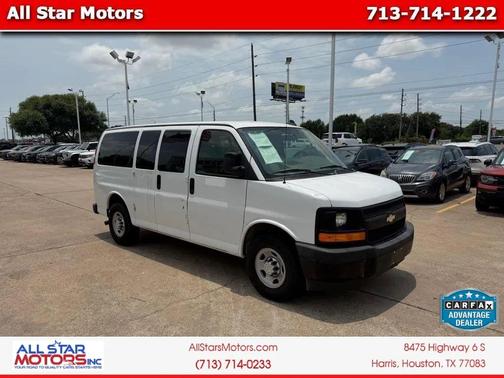 Summit White 2017 Chevrolet Express 2500 LT