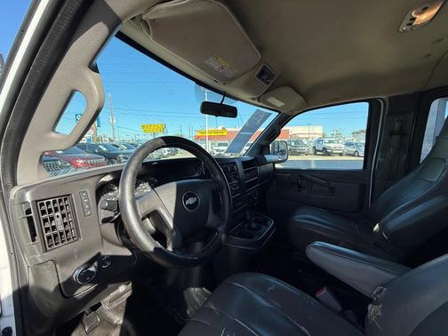 2017 Chevrolet Express 2500 LS