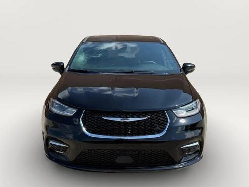 Diamond Black Crystal Pearlcoat 2025 Chrysler Pacifica L