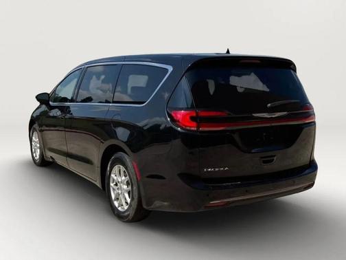 Diamond Black Crystal Pearlcoat 2025 Chrysler Pacifica L