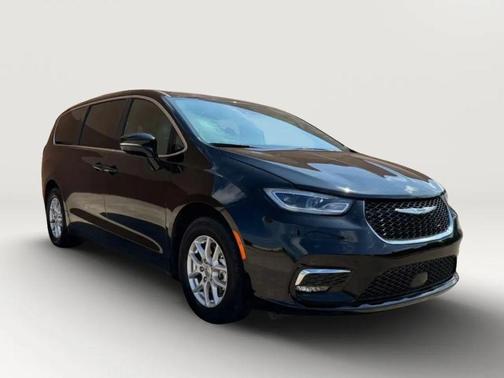 Diamond Black Crystal Pearlcoat 2025 Chrysler Pacifica L
