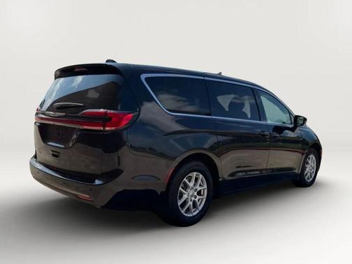 Diamond Black Crystal Pearlcoat 2025 Chrysler Pacifica L