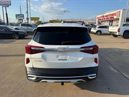 Snow White Pearl 2022 Kia Seltos S