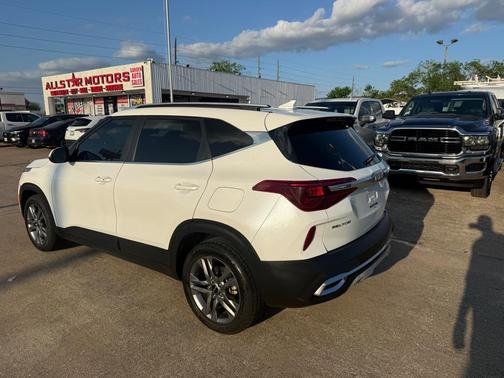 Snow White Pearl 2022 Kia Seltos S