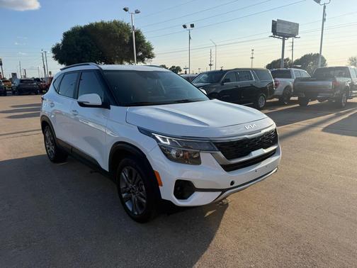 Snow White Pearl 2022 Kia Seltos S