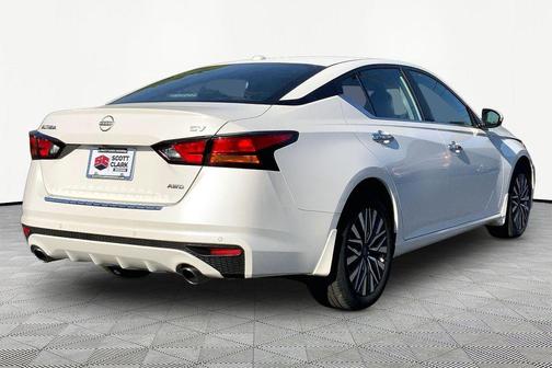 Pearl White Tricoat 2023 Nissan Altima 2.5 SV
