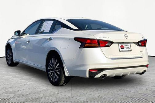 Pearl White Tricoat 2023 Nissan Altima 2.5 SV