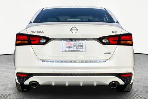 Pearl White Tricoat 2023 Nissan Altima 2.5 SV
