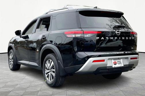 2025 Nissan Pathfinder SL FWD