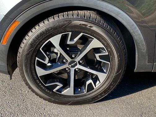 Gravity Gray 2023 Kia Sportage EX