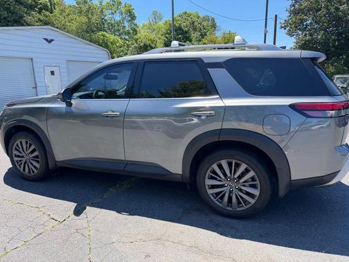 Gun Metallic 2022 Nissan Pathfinder SL 2WD