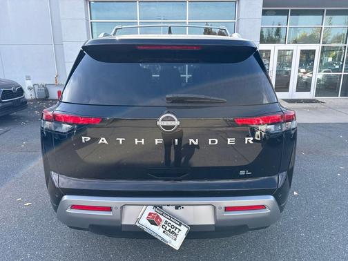 2023 Nissan Pathfinder SL FWD