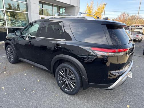 2023 Nissan Pathfinder SL FWD