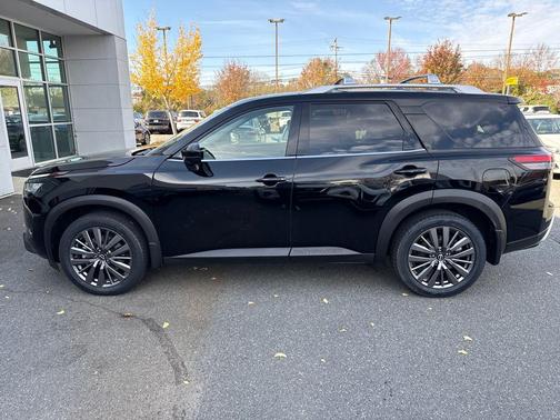 2023 Nissan Pathfinder SL FWD