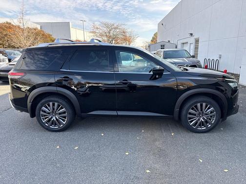 2023 Nissan Pathfinder SL FWD