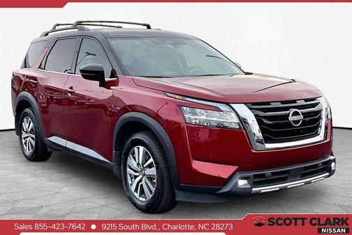 2022 Nissan Pathfinder SL 4WD