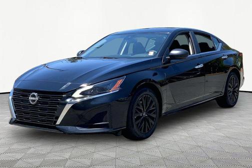 Super Black 2025 Nissan Altima 2.5 SV