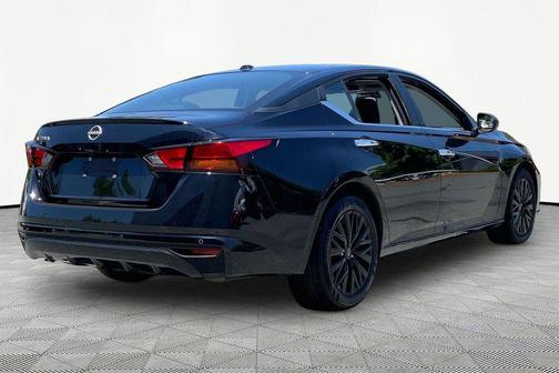 Super Black 2025 Nissan Altima 2.5 SV