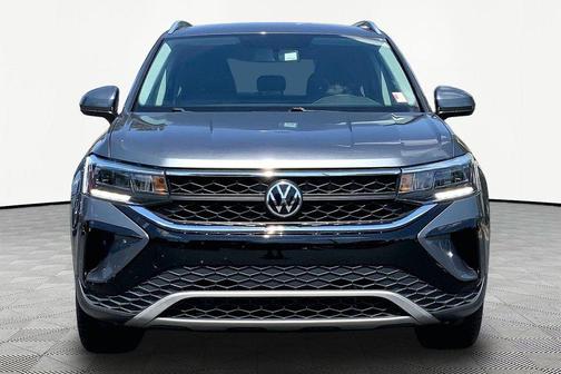 Platinum Gray Metallic 2022 Volkswagen Taos 1.5T SE