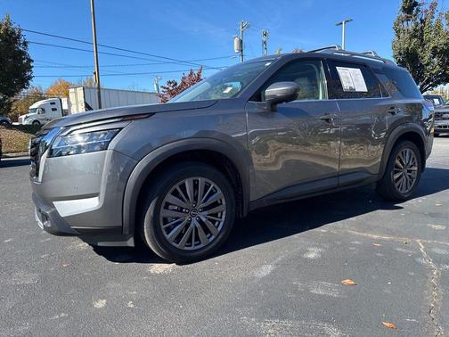 2023 Nissan Pathfinder SL 4WD