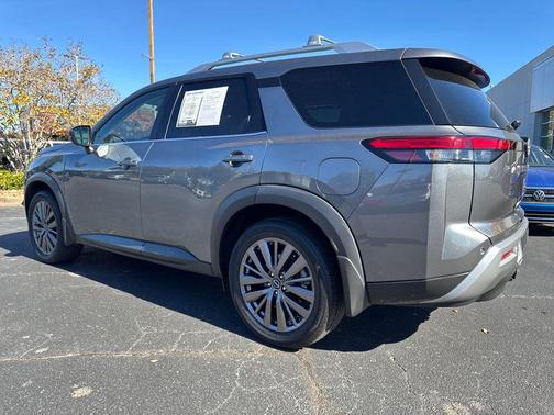 2023 Nissan Pathfinder SL 4WD