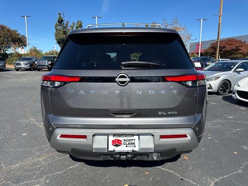 2023 Nissan Pathfinder SL 4WD