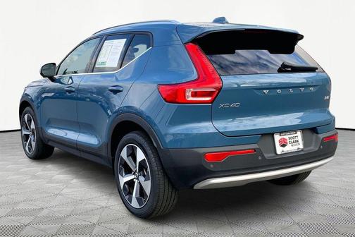 2023 Volvo XC40 B5 Plus Bright Theme