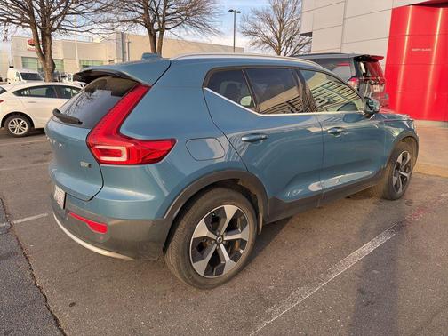2023 Volvo XC40 B5 Plus Bright Theme