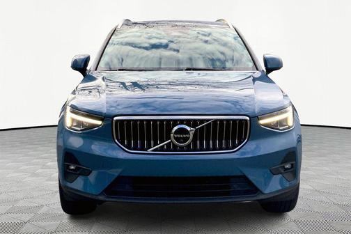 2023 Volvo XC40 B5 Plus Bright Theme