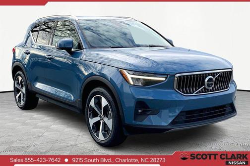 2023 Volvo XC40 B5 Plus Bright Theme