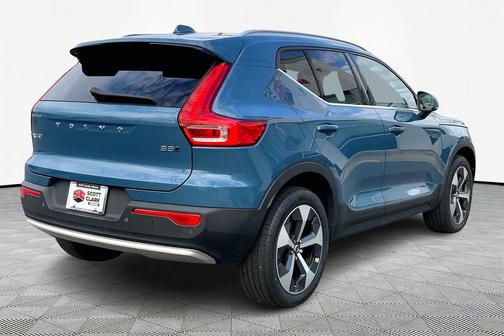 2023 Volvo XC40 B5 Plus Bright Theme