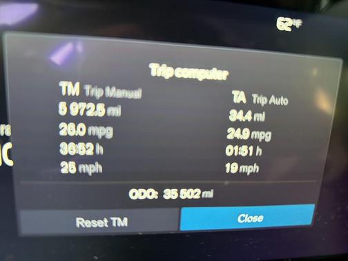 2023 Volvo XC40 B5 Plus Bright Theme