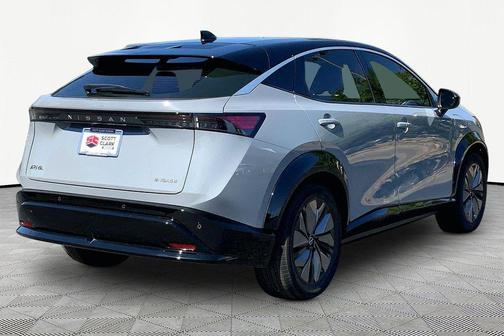 Boulder Gray Pearl/Black Diamond Pearl 2023 Nissan ARIYA ENGAGE