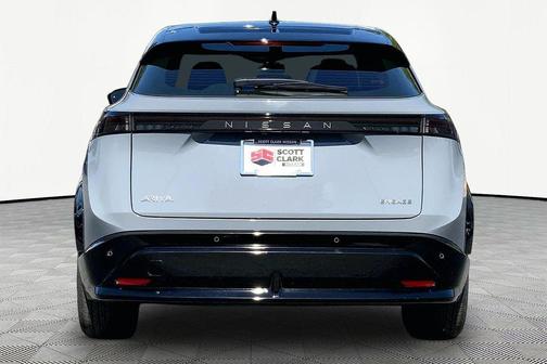 Boulder Gray Pearl/Black Diamond Pearl 2023 Nissan ARIYA ENGAGE
