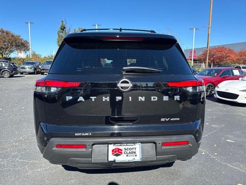 2024 Nissan Pathfinder SV 4WD