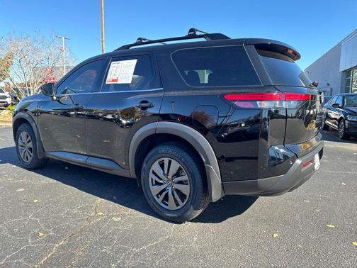 2024 Nissan Pathfinder SV 4WD