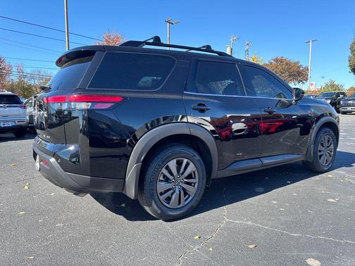 2024 Nissan Pathfinder SV 4WD