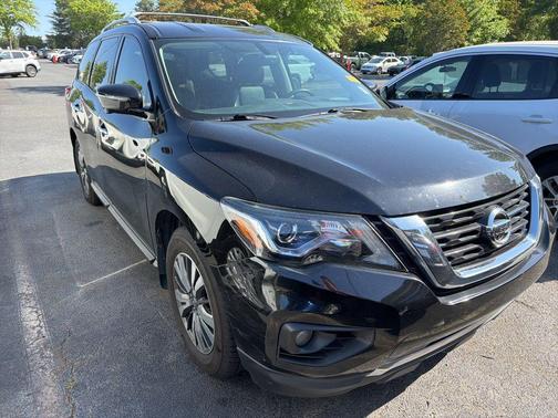 Magnetic Black Metallic 2017 Nissan Pathfinder SL